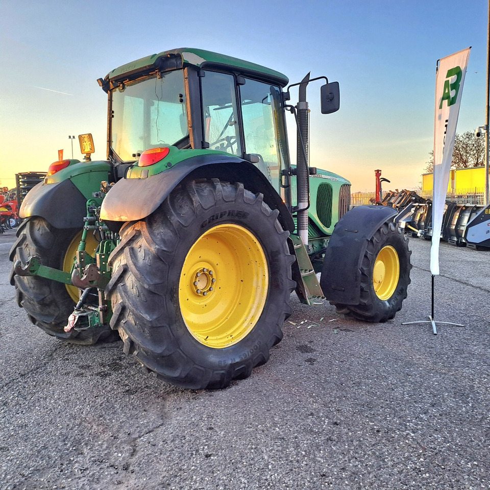 JOHN DEERE 6520 E - Трактор: фото 3 JOHN DEERE 6520 E - Трактор: фото 3