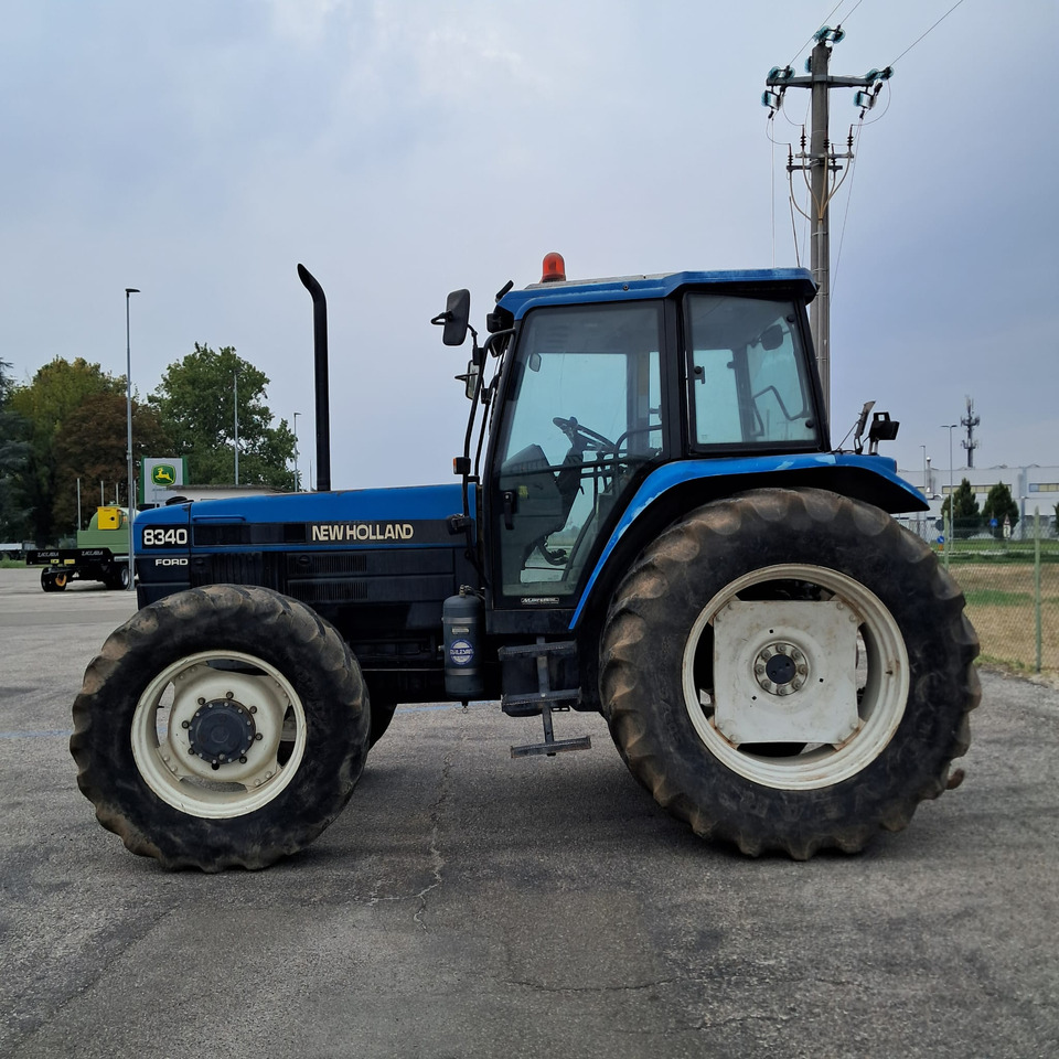 NEW HOLLAND 8340 - Трактор: фото 2 NEW HOLLAND 8340 - Трактор: фото 2