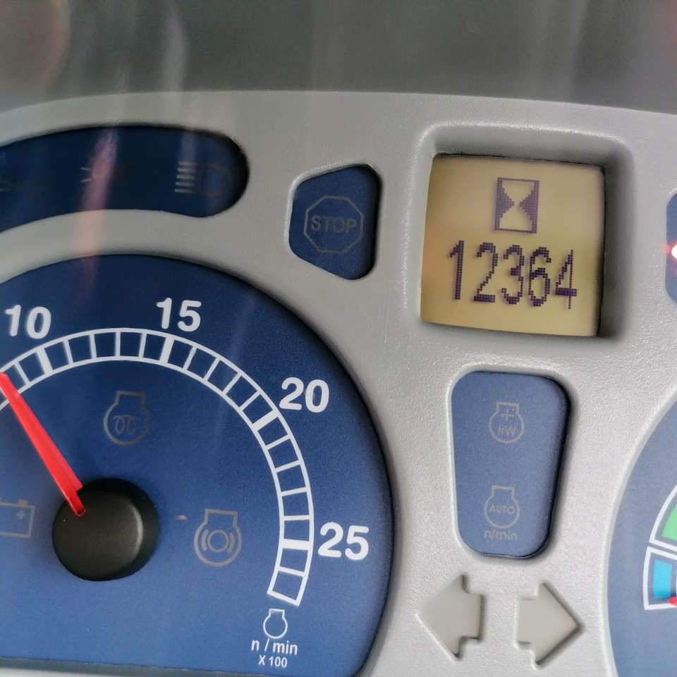 NEW HOLLAND T6090 - Трактор: фото 2 NEW HOLLAND T6090 - Трактор: фото 2