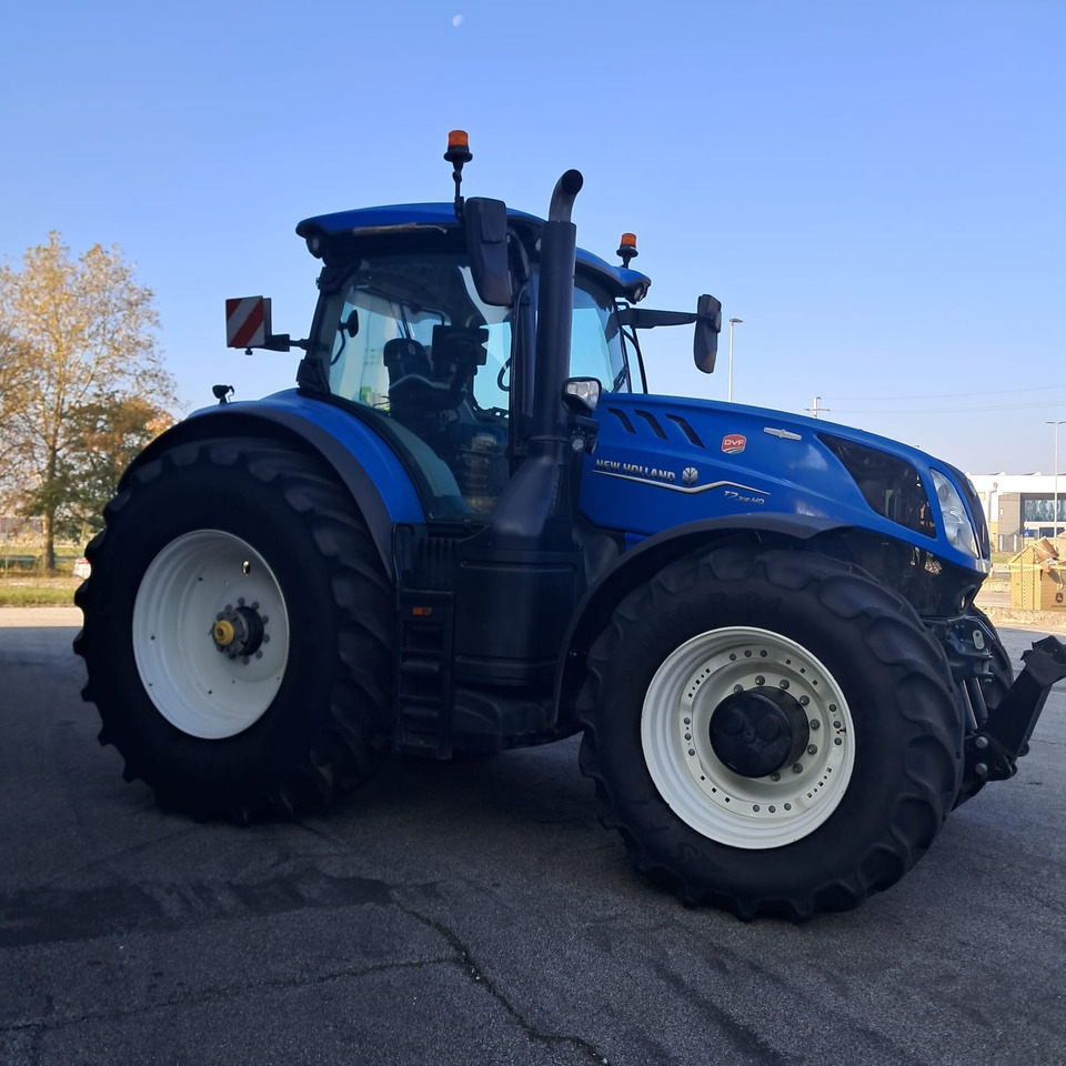 NEW HOLLAND T7 HD - Трактор: фото 1 NEW HOLLAND T7 HD - Трактор: фото 1