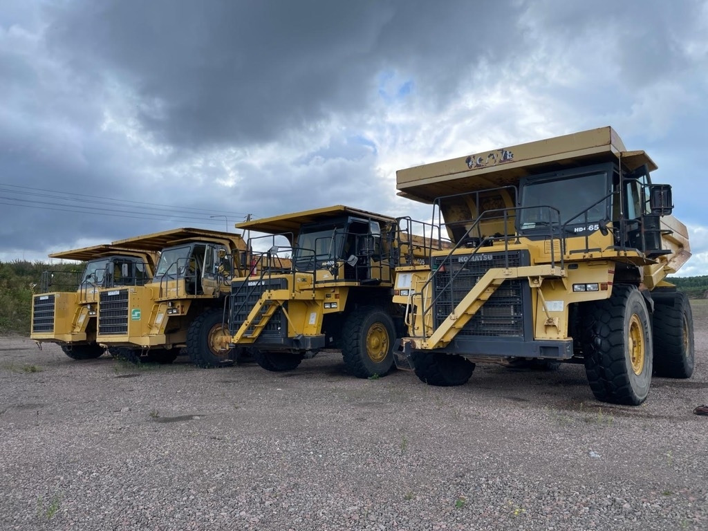 Komatsu HD 465-7E0, 2x HD 405-6, total 3 pcs - Карьерный самосвал: фото 1 Komatsu HD 465-7E0, 2x HD 405-6, total 3 pcs - Карьерный самосвал: фото 1