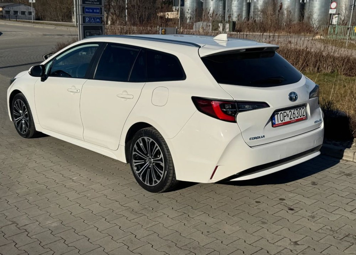 Toyota Corolla 1.8 Hybrid Active Niski przebieg LED FV23 W SUPER STANIE - Легковой автомобиль: фото 4 Toyota Corolla 1.8 Hybrid Active Niski przebieg LED FV23 W SUPER STANIE - Легковой автомобиль: фото 4