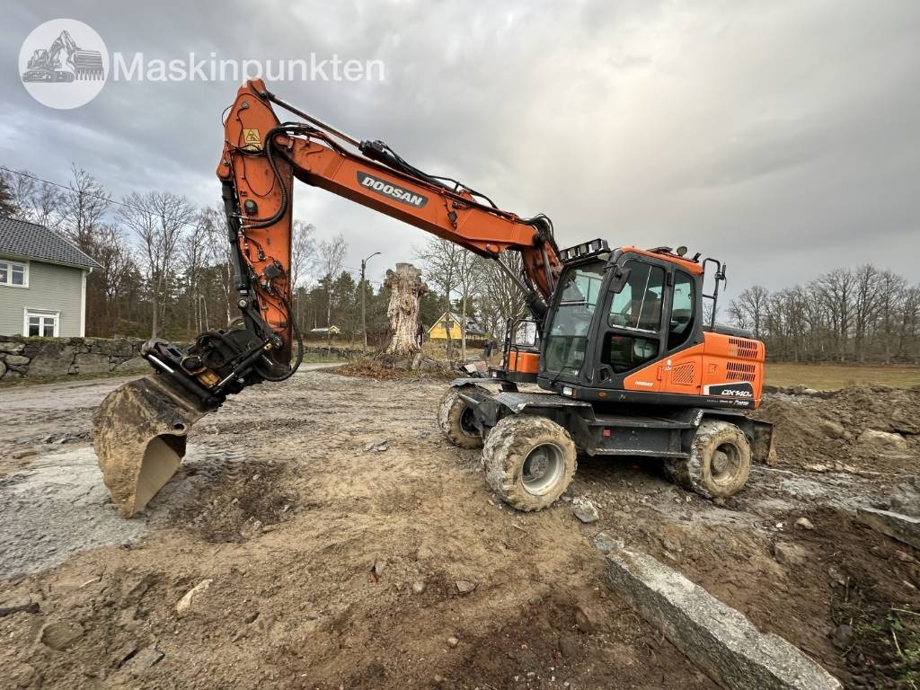 Doosan DX 140 W - Колёсный экскаватор: фото 1 Doosan DX 140 W - Колёсный экскаватор: фото 1