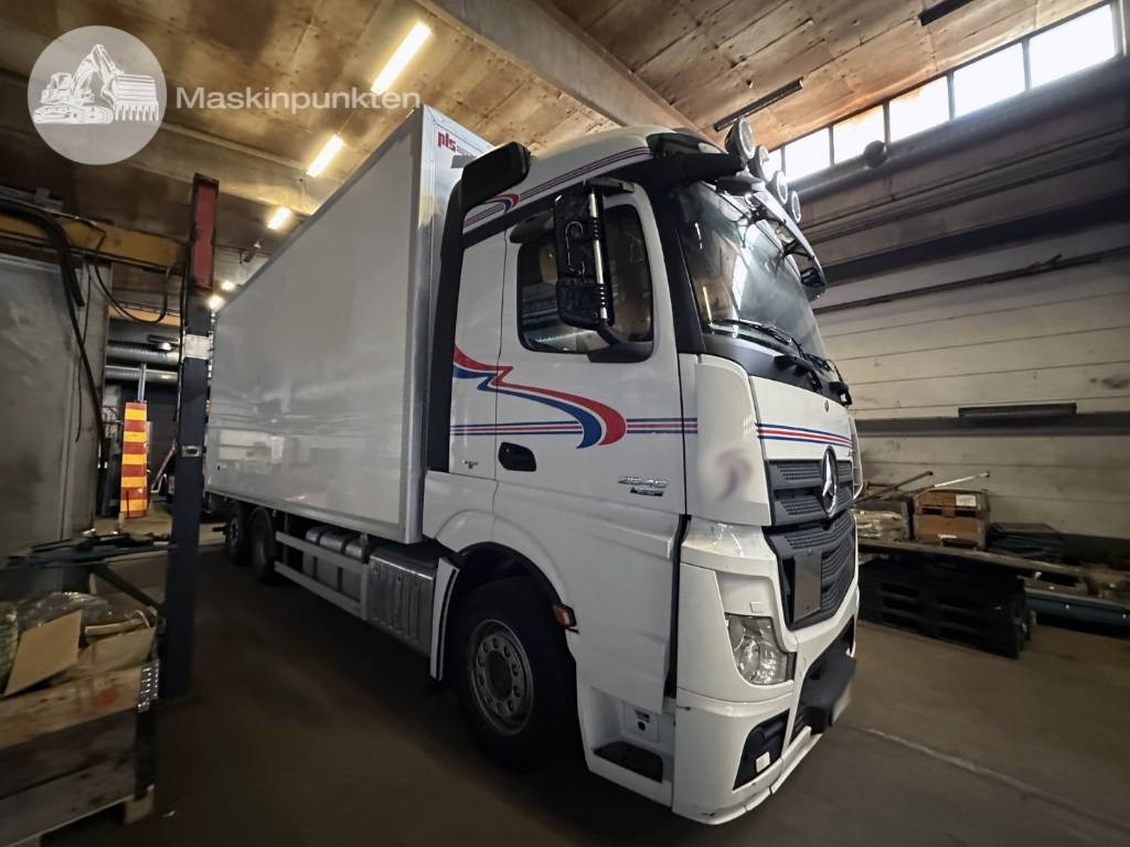 Mercedes-Benz Actros 2545 - Грузовик с закрытым кузовом: фото 2 Mercedes-Benz Actros 2545 - Грузовик с закрытым кузовом: фото 2