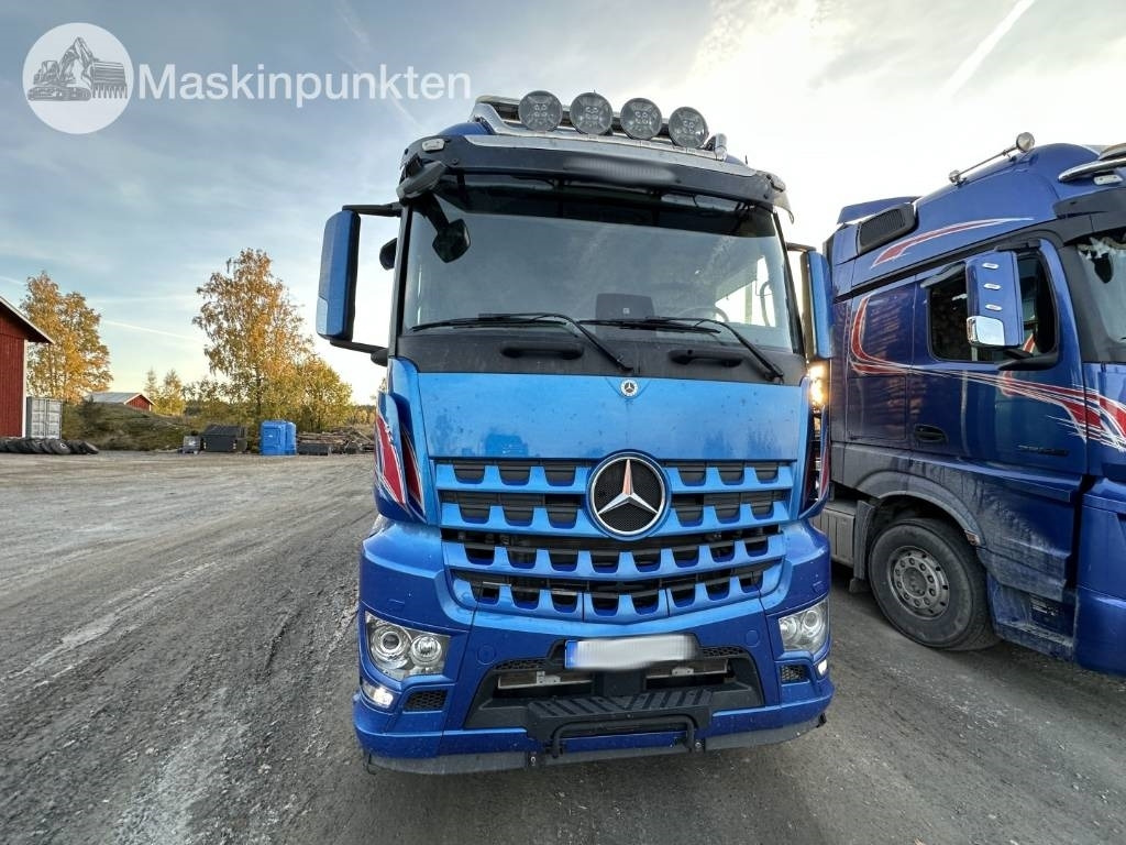 Mercedes-Benz Arocs 2858 timmerbil med kran - Лесовоз: фото 2 Mercedes-Benz Arocs 2858 timmerbil med kran - Лесовоз: фото 2