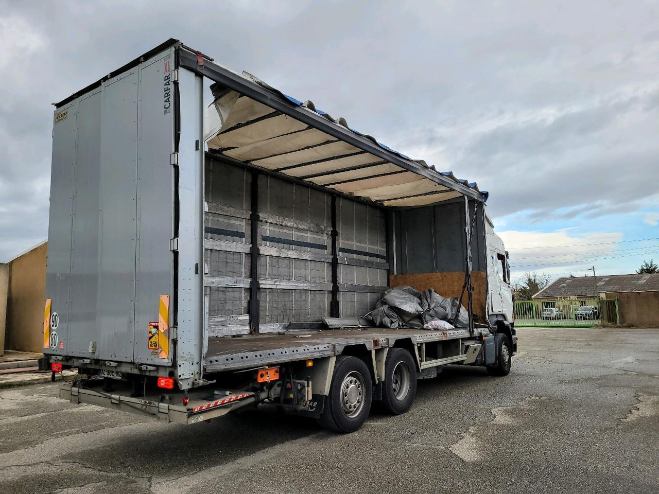 SCANIA R490 - Тентованный грузовик: фото 4 SCANIA R490 - Тентованный грузовик: фото 4