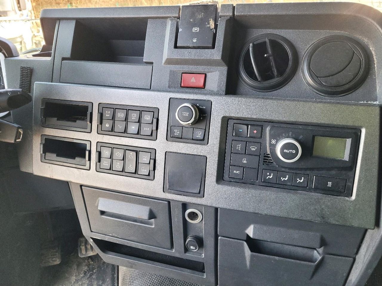 Тягач RENAULT T 480: фото 13