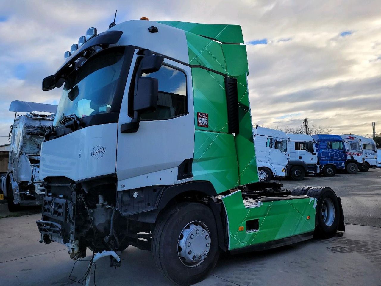 Тягач RENAULT T480: фото 9