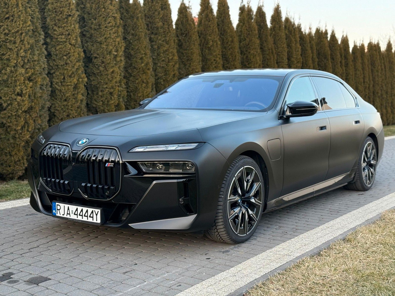 BMW M760 Baureihe 7 Lim M760 e xDrive - Седан: фото 1 BMW M760 Baureihe 7 Lim M760 e xDrive - Седан: фото 1