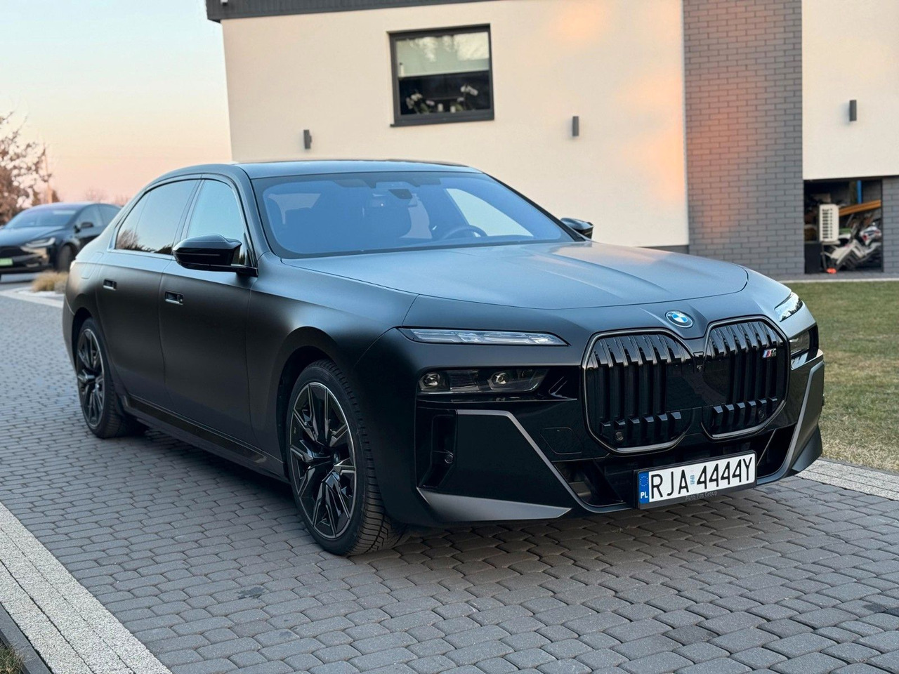 BMW M760 Baureihe 7 Lim M760 e xDrive - Седан: фото 3 BMW M760 Baureihe 7 Lim M760 e xDrive - Седан: фото 3