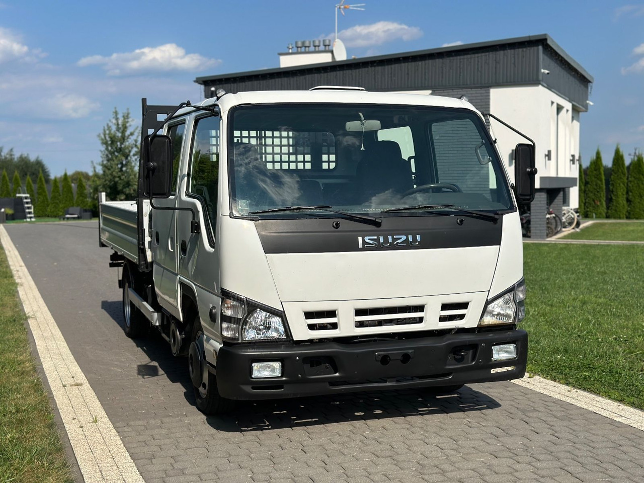 Isuzu 35 N TIPPER 3-SIDE KIPPER DOUBLE CABIN - Малотоннажный самосвал, Грузопассажирский фургон: фото 3 Isuzu 35 N TIPPER 3-SIDE KIPPER DOUBLE CABIN - Малотоннажный самосвал, Грузопассажирский фургон: фото 3