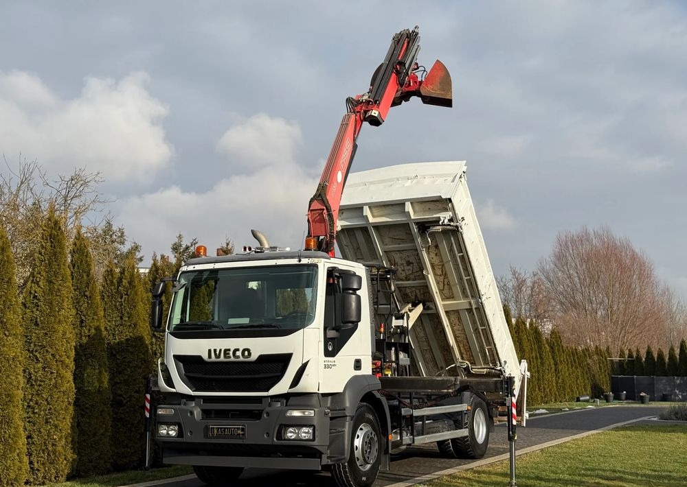 Iveco STRALIS 330 / 4x2 / FASSI F135 / WYWROTKA - Самосвал: фото 1 Iveco STRALIS 330 / 4x2 / FASSI F135 / WYWROTKA - Самосвал: фото 1