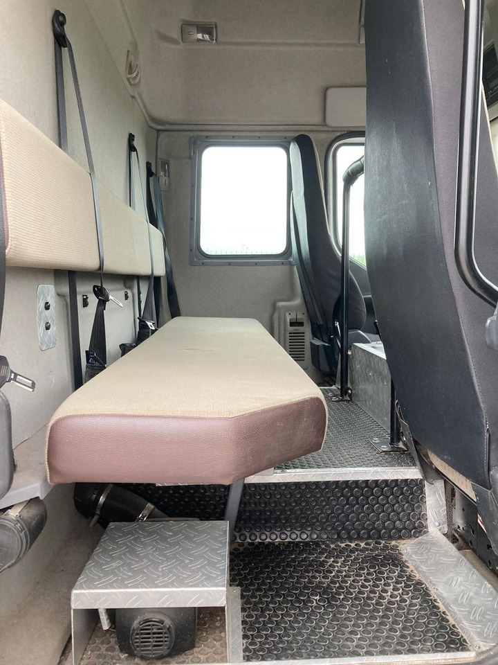 Renault PREMIUM 320 DXI 19 T - Грузовик с закрытым кузовом: фото 5 Renault PREMIUM 320 DXI 19 T - Грузовик с закрытым кузовом: фото 5