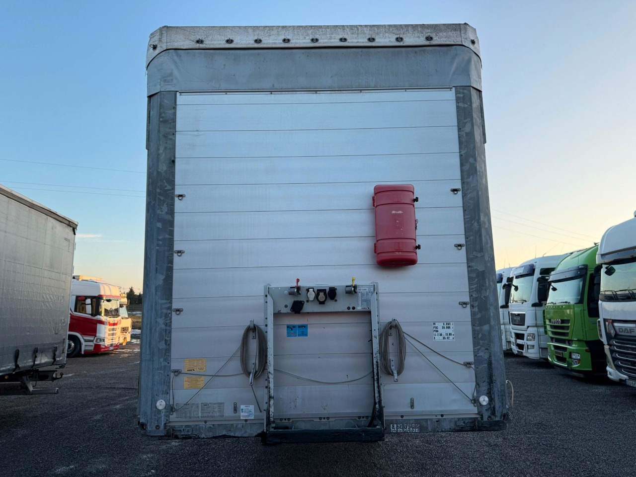 Schmitz Cargobull AXLE SCHMITZ TWO LIFTED AXLE - Тентованный полуприцеп: фото 2 Schmitz Cargobull AXLE SCHMITZ TWO LIFTED AXLE - Тентованный полуприцеп: фото 2