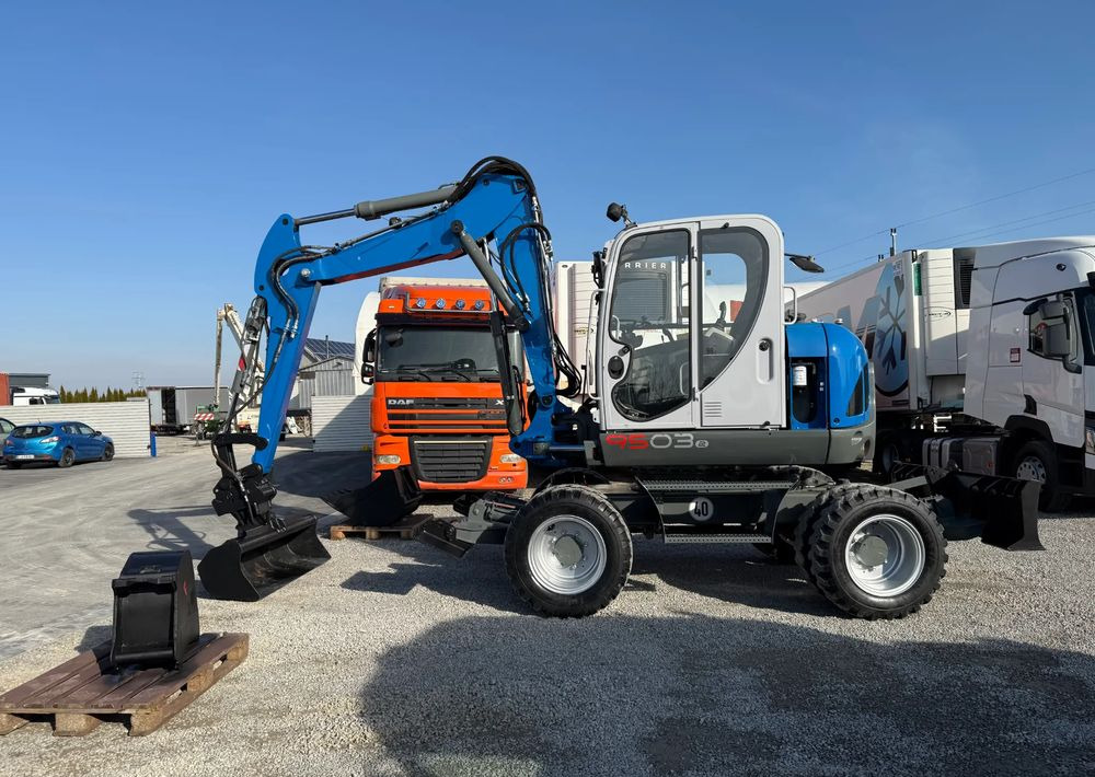 Wacker Neuson 9503-2 TRZY ŁYŻKI - Колёсный экскаватор: фото 4 Wacker Neuson 9503-2 TRZY ŁYŻKI - Колёсный экскаватор: фото 4