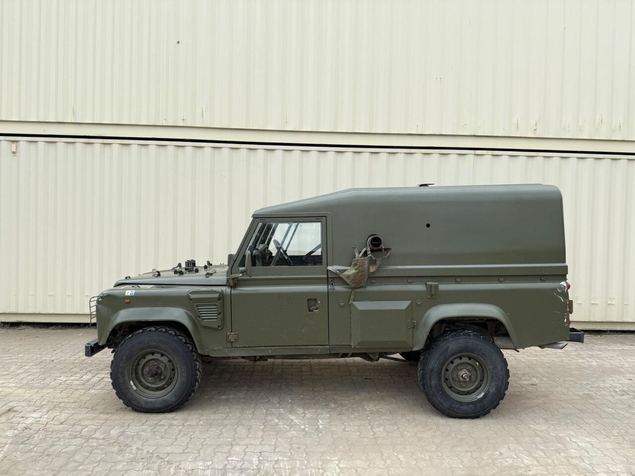 Land Rover 110 TDi Hardtop / WOLF XD / EX ARMEE / RHD - Внедорожник: фото 2 Land Rover 110 TDi Hardtop / WOLF XD / EX ARMEE / RHD - Внедорожник: фото 2