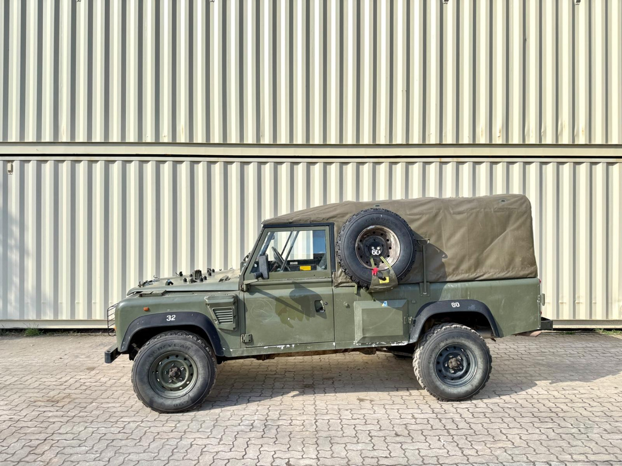 Land Rover 110 TDi Plane / WOLF XD / EX ARMEE / RHD - Внедорожник: фото 2 Land Rover 110 TDi Plane / WOLF XD / EX ARMEE / RHD - Внедорожник: фото 2
