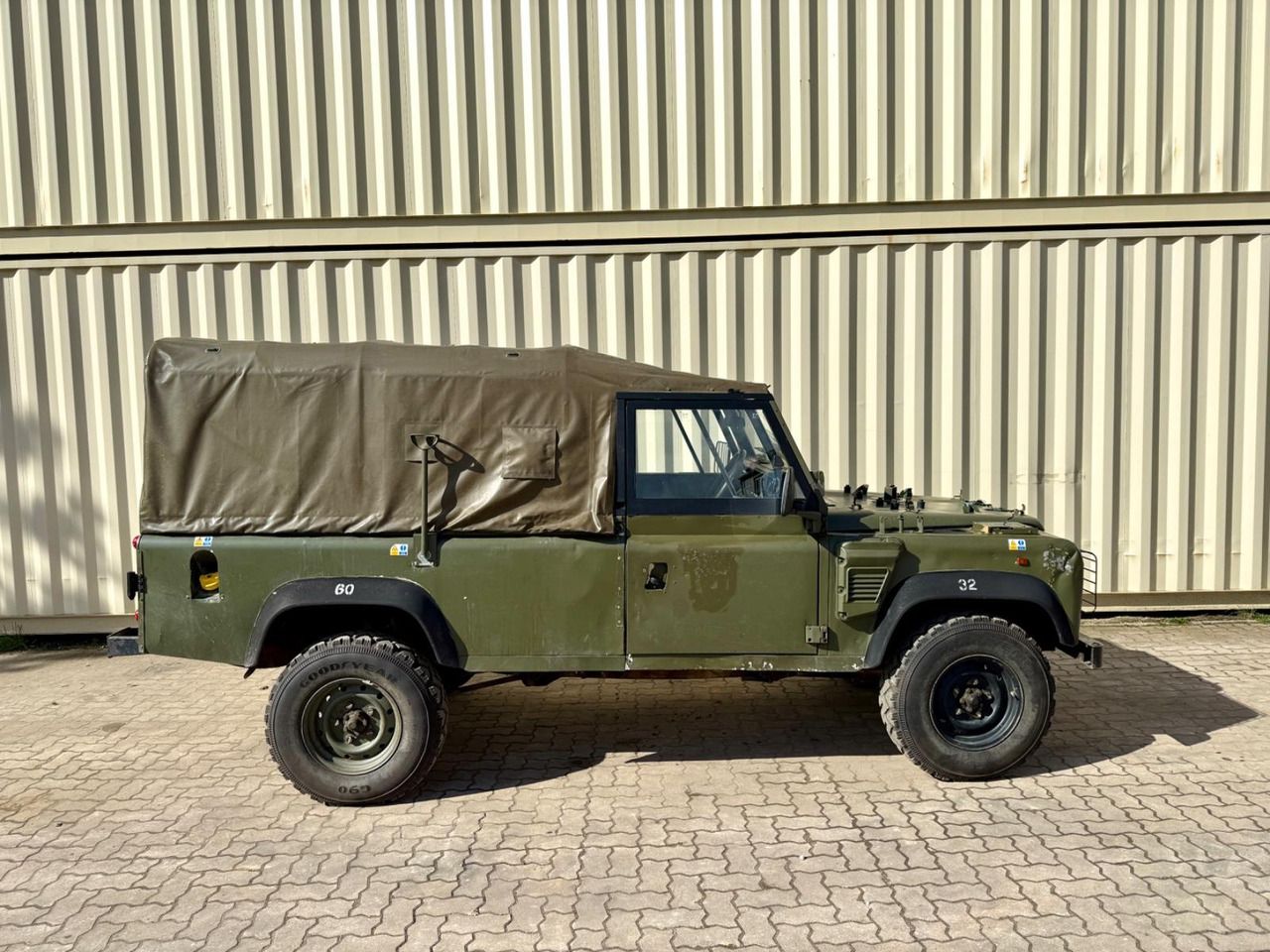 Land Rover 110 TDi Plane / WOLF XD / EX ARMEE / RHD - Внедорожник: фото 3 Land Rover 110 TDi Plane / WOLF XD / EX ARMEE / RHD - Внедорожник: фото 3