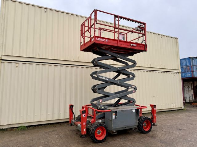 Skyjack SJ6832RT 4x4 Diesel, 11.8 Meter, 1.592 H - Ножничный подъемник: фото 2 Skyjack SJ6832RT 4x4 Diesel, 11.8 Meter, 1.592 H - Ножничный подъемник: фото 2