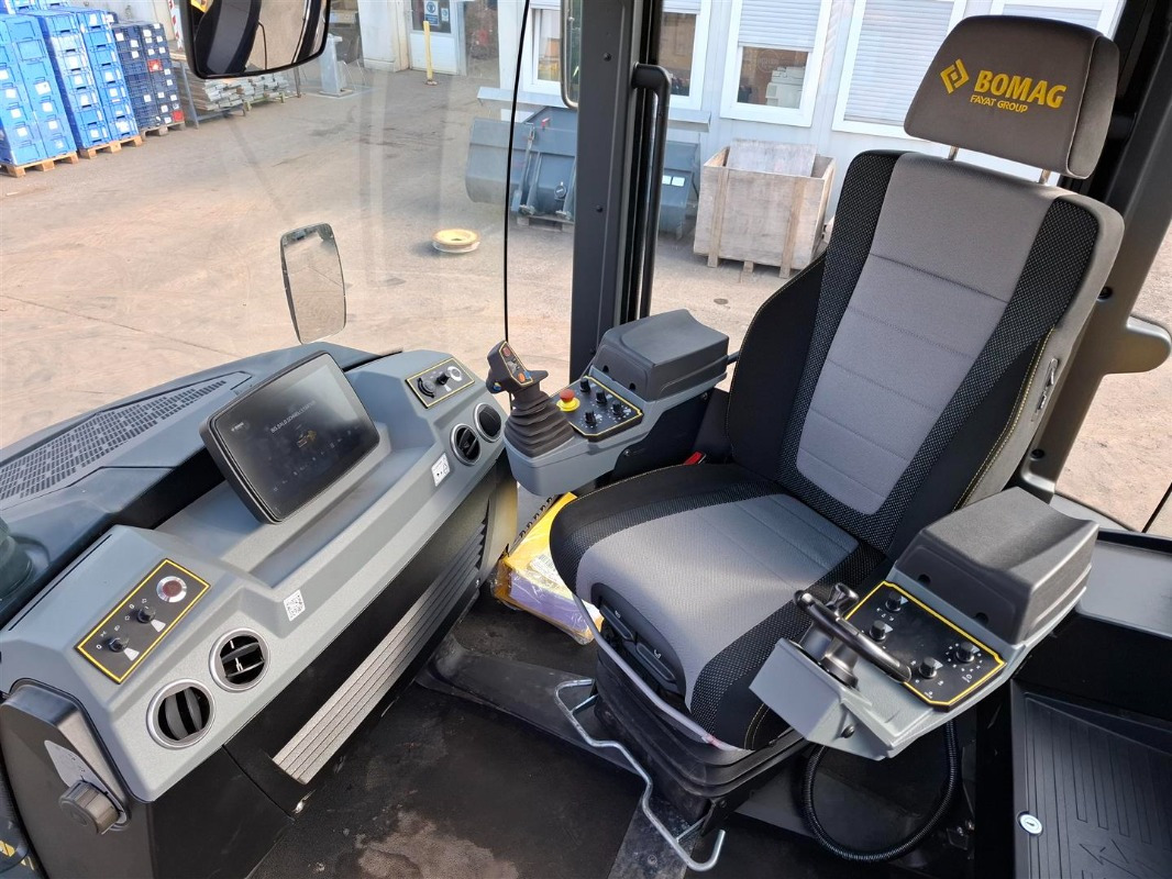 BOMAG DE BW 174 AP-5 AM Hybrid Stage V/Tier 4f - Дорожный каток: фото 3 BOMAG DE BW 174 AP-5 AM Hybrid Stage V/Tier 4f - Дорожный каток: фото 3