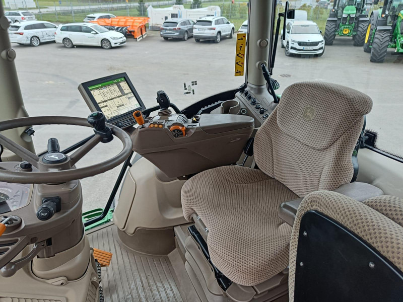 Трактор John Deere 6215R: фото 12 Трактор John Deere 6215R: фото 12