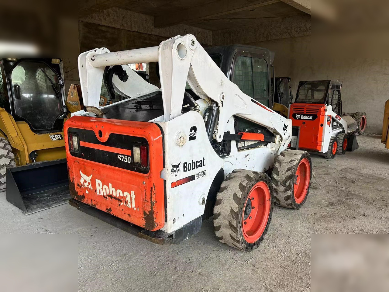 BOBCAT S750 - Мини-погрузчик с бортовым поворотом: фото 4 BOBCAT S750 - Мини-погрузчик с бортовым поворотом: фото 4
