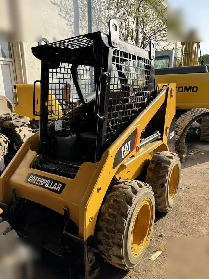 CATERPILLAR 226B - Мини-погрузчик с бортовым поворотом: фото 3 CATERPILLAR 226B - Мини-погрузчик с бортовым поворотом: фото 3