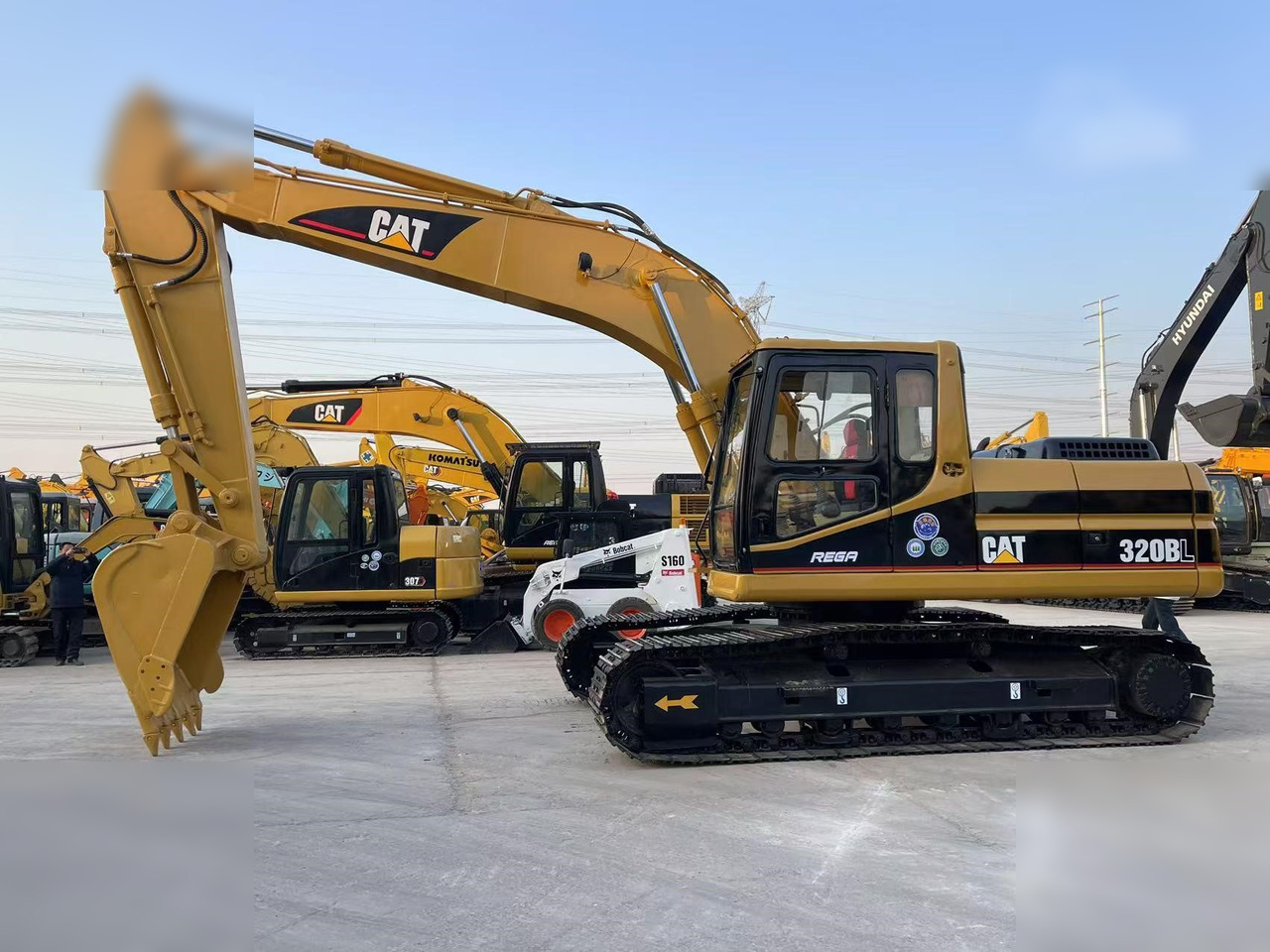 CATERPILLAR 320BL - Гусеничный экскаватор: фото 1 CATERPILLAR 320BL - Гусеничный экскаватор: фото 1