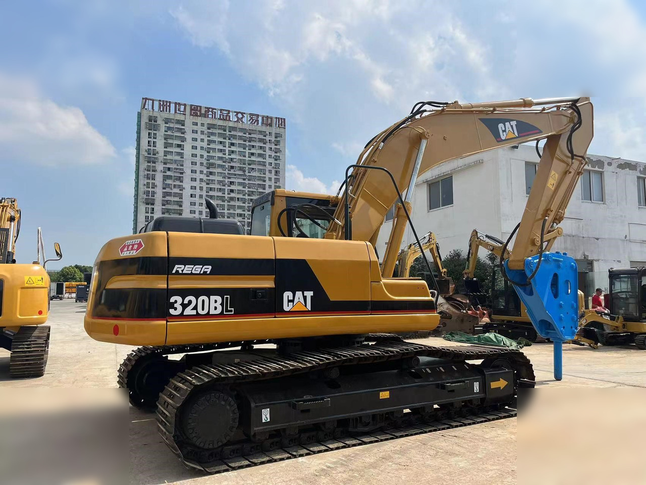 CATERPILLAR 320BL - Гусеничный экскаватор: фото 2 CATERPILLAR 320BL - Гусеничный экскаватор: фото 2