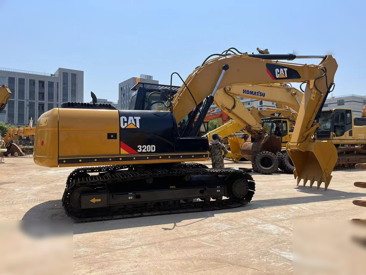 CATERPILLAR 320D - Гусеничный экскаватор: фото 2 CATERPILLAR 320D - Гусеничный экскаватор: фото 2