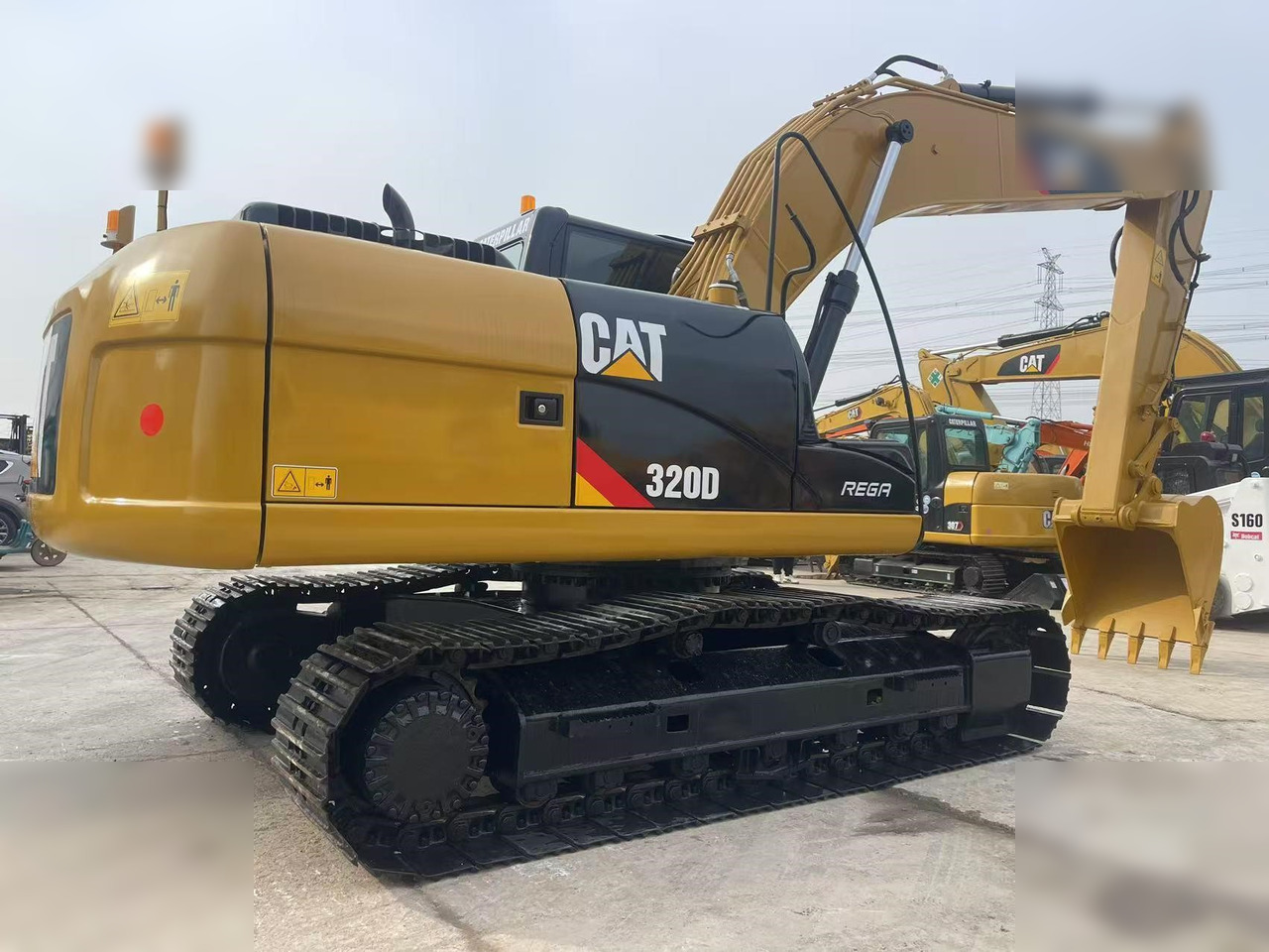 CATERPILLAR 320D - Гусеничный экскаватор: фото 2 CATERPILLAR 320D - Гусеничный экскаватор: фото 2