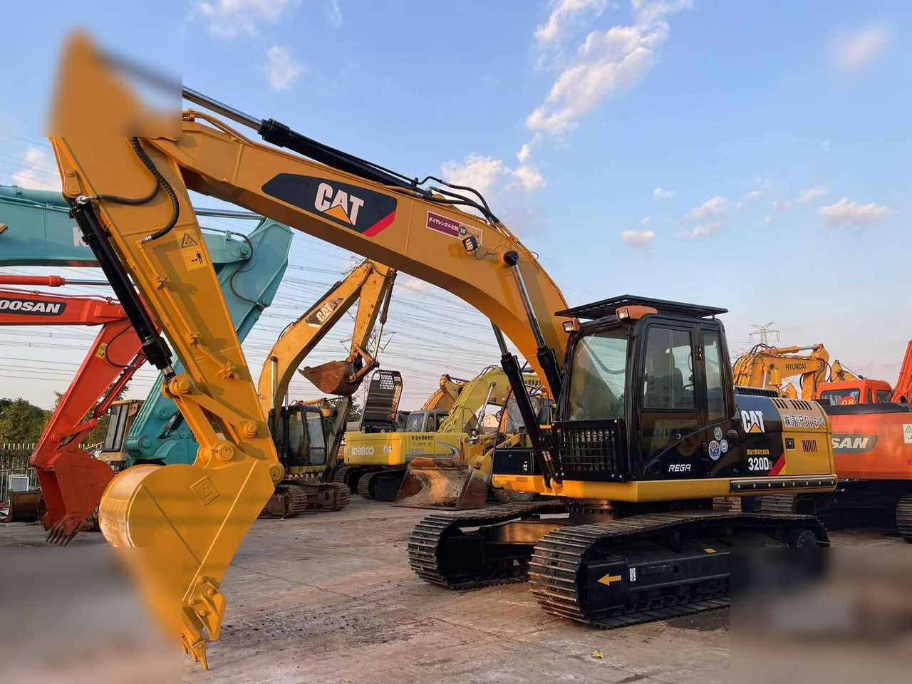 CATERPILLAR 320D - Гусеничный экскаватор: фото 3 CATERPILLAR 320D - Гусеничный экскаватор: фото 3