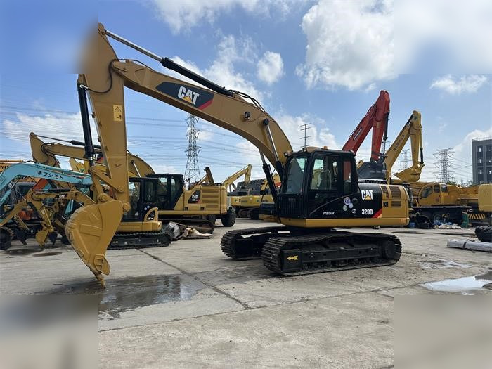 CATERPILLAR 320D - Гусеничный экскаватор: фото 2 CATERPILLAR 320D - Гусеничный экскаватор: фото 2