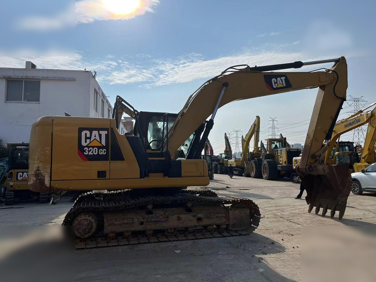 CATERPILLAR 320GC - Гусеничный экскаватор: фото 2 CATERPILLAR 320GC - Гусеничный экскаватор: фото 2