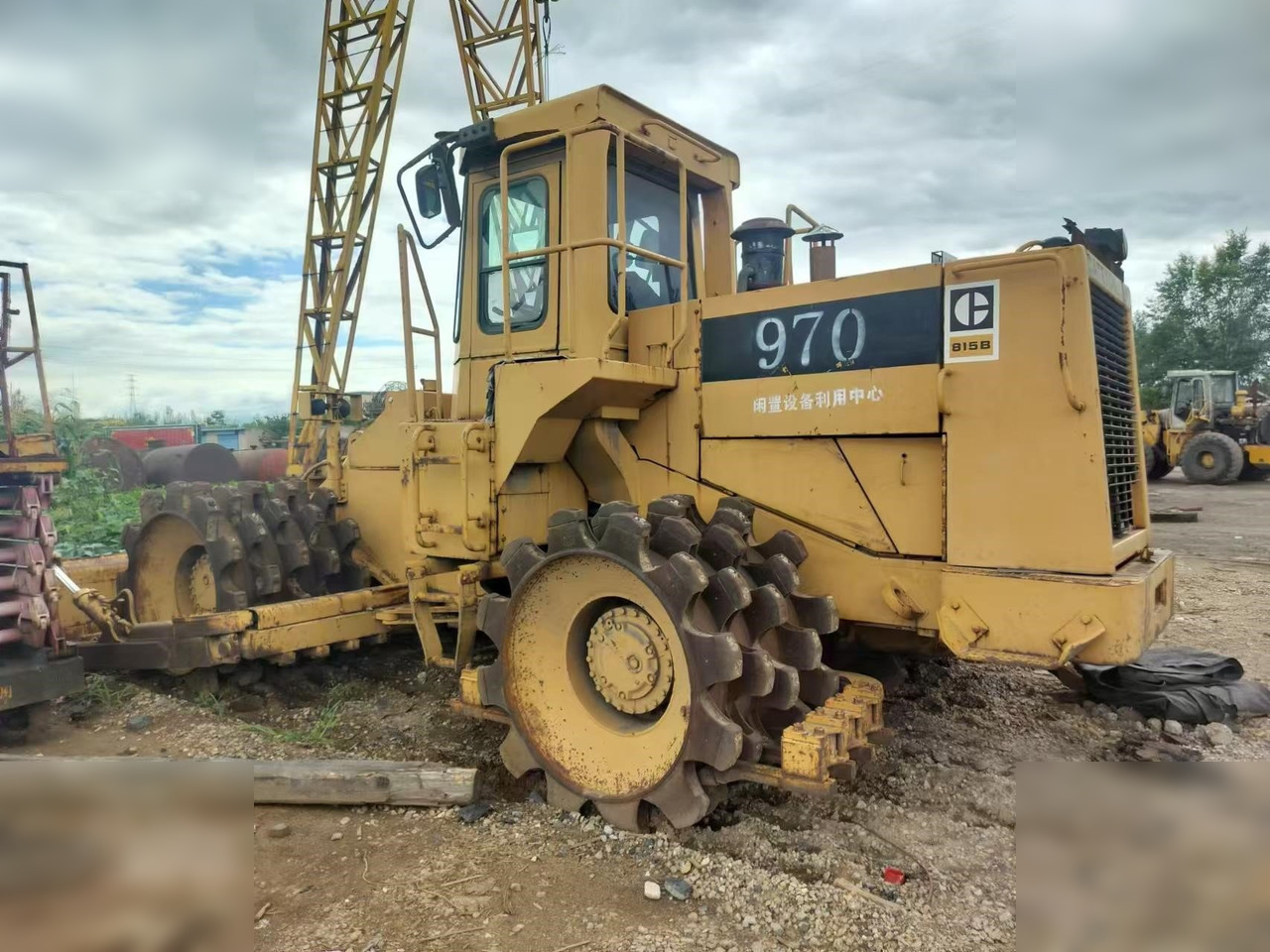 CATERPILLAR 815B - Дорожный каток: фото 2 CATERPILLAR 815B - Дорожный каток: фото 2