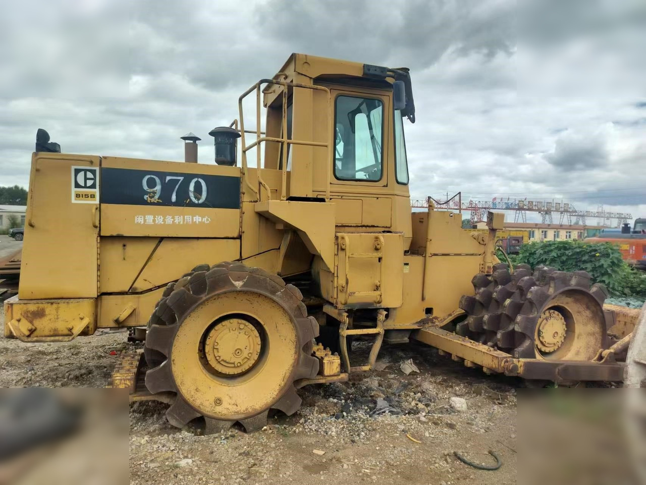 CATERPILLAR 815B - Дорожный каток: фото 1 CATERPILLAR 815B - Дорожный каток: фото 1