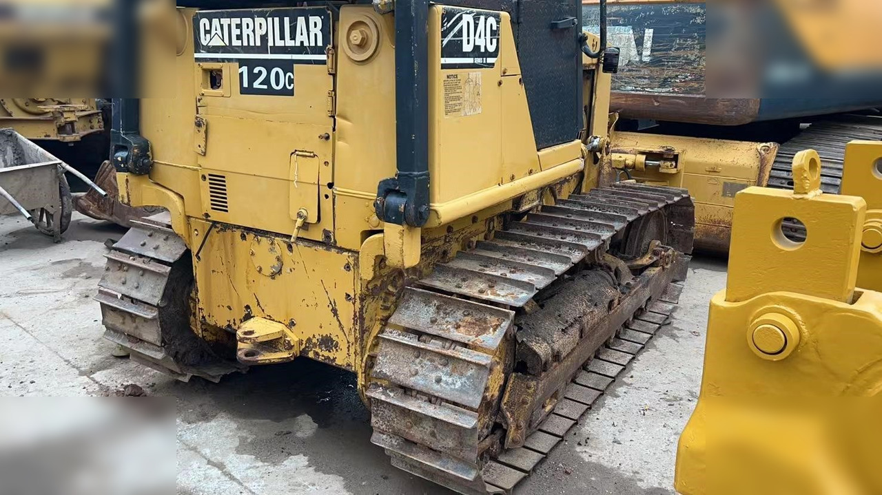CATERPILLAR D4C - Бульдозер: фото 3 CATERPILLAR D4C - Бульдозер: фото 3