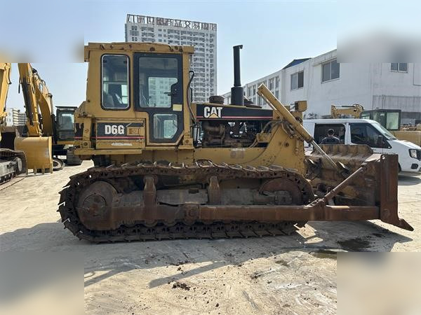 CATERPILLAR D6G - Бульдозер: фото 1 CATERPILLAR D6G - Бульдозер: фото 1