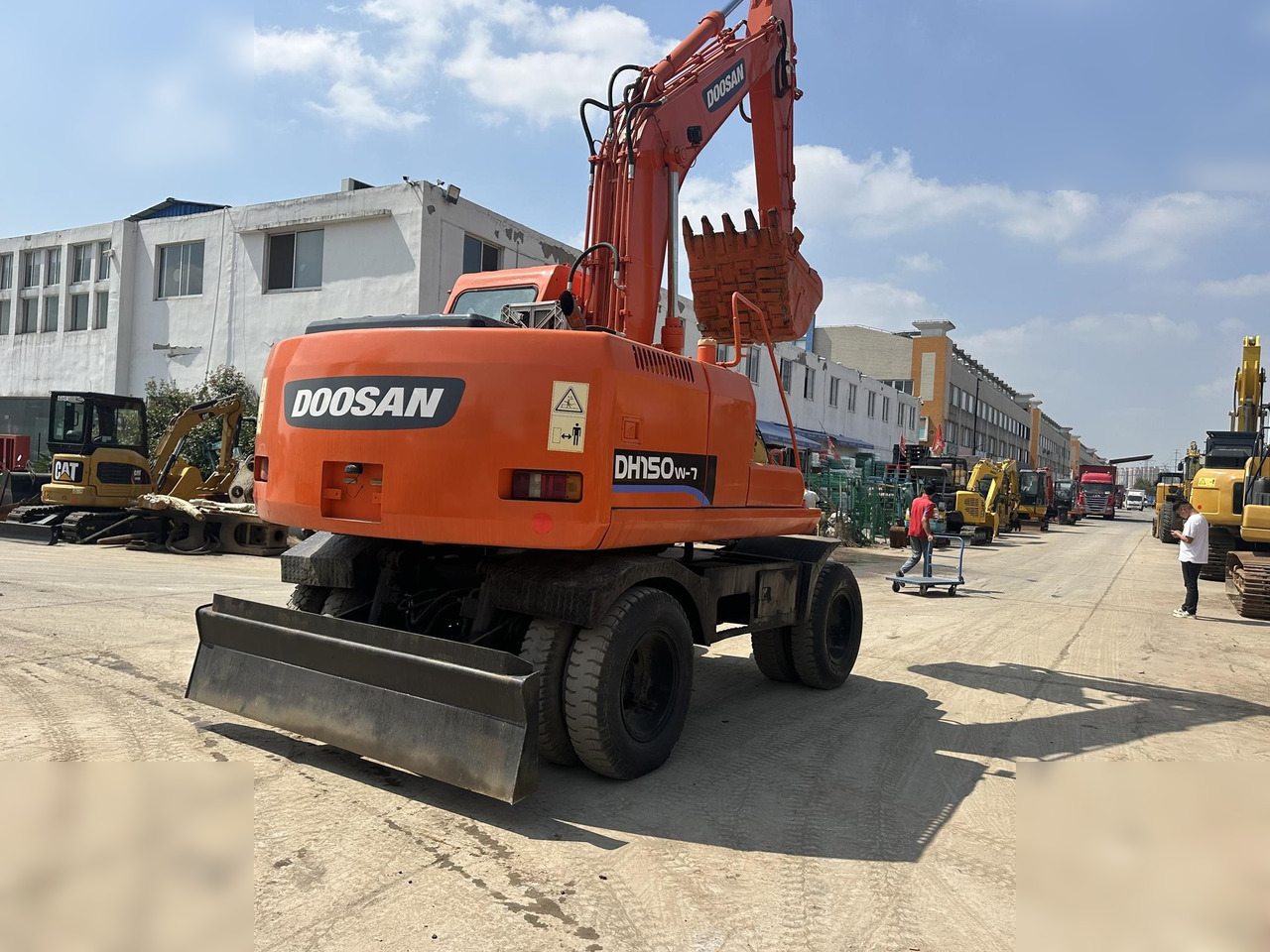 DOOSAN DH150W-7 - Колёсный экскаватор: фото 3 DOOSAN DH150W-7 - Колёсный экскаватор: фото 3