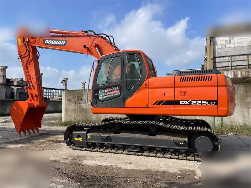 DOOSAN DX225 LC - Гусеничный экскаватор: фото 1 DOOSAN DX225 LC - Гусеничный экскаватор: фото 1