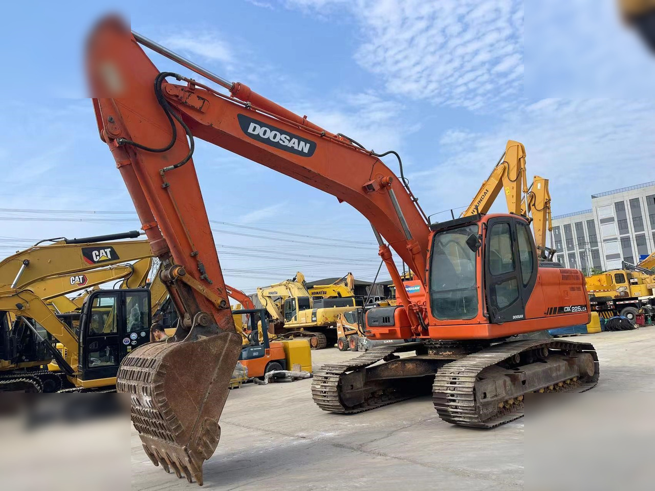 DOOSAN DX225 LCA - Гусеничный экскаватор: фото 1 DOOSAN DX225 LCA - Гусеничный экскаватор: фото 1