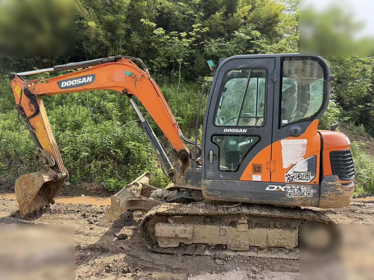 DOOSAN DX55-9CN - Гусеничный экскаватор: фото 1 DOOSAN DX55-9CN - Гусеничный экскаватор: фото 1