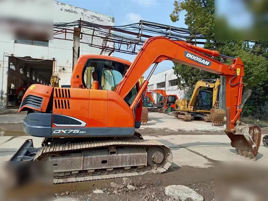 DOOSAN DX75-9C - Гусеничный экскаватор: фото 1 DOOSAN DX75-9C - Гусеничный экскаватор: фото 1