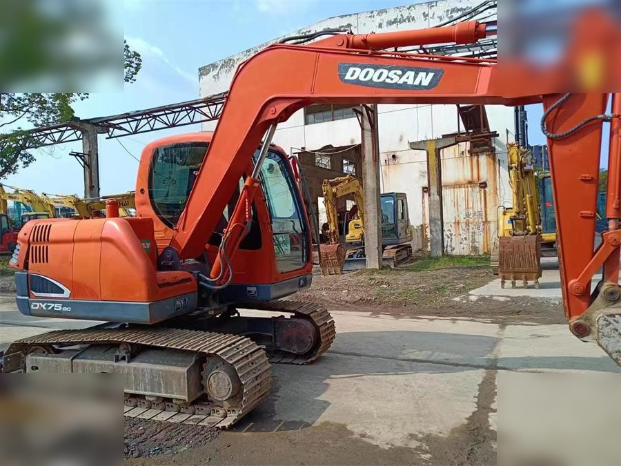 DOOSAN DX75-9C - Гусеничный экскаватор: фото 2 DOOSAN DX75-9C - Гусеничный экскаватор: фото 2