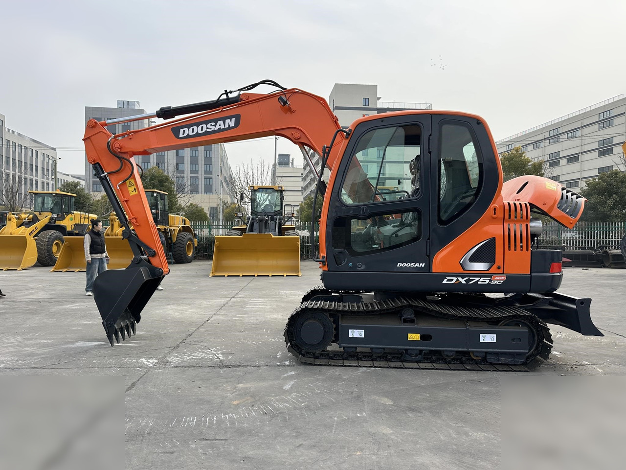 DOOSAN DX75-9CN - Гусеничный экскаватор: фото 1 DOOSAN DX75-9CN - Гусеничный экскаватор: фото 1