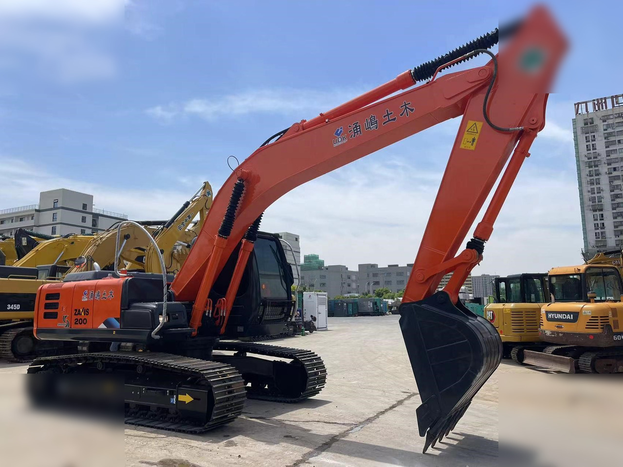 HITACHI ZX200 - Гусеничный экскаватор: фото 4 HITACHI ZX200 - Гусеничный экскаватор: фото 4