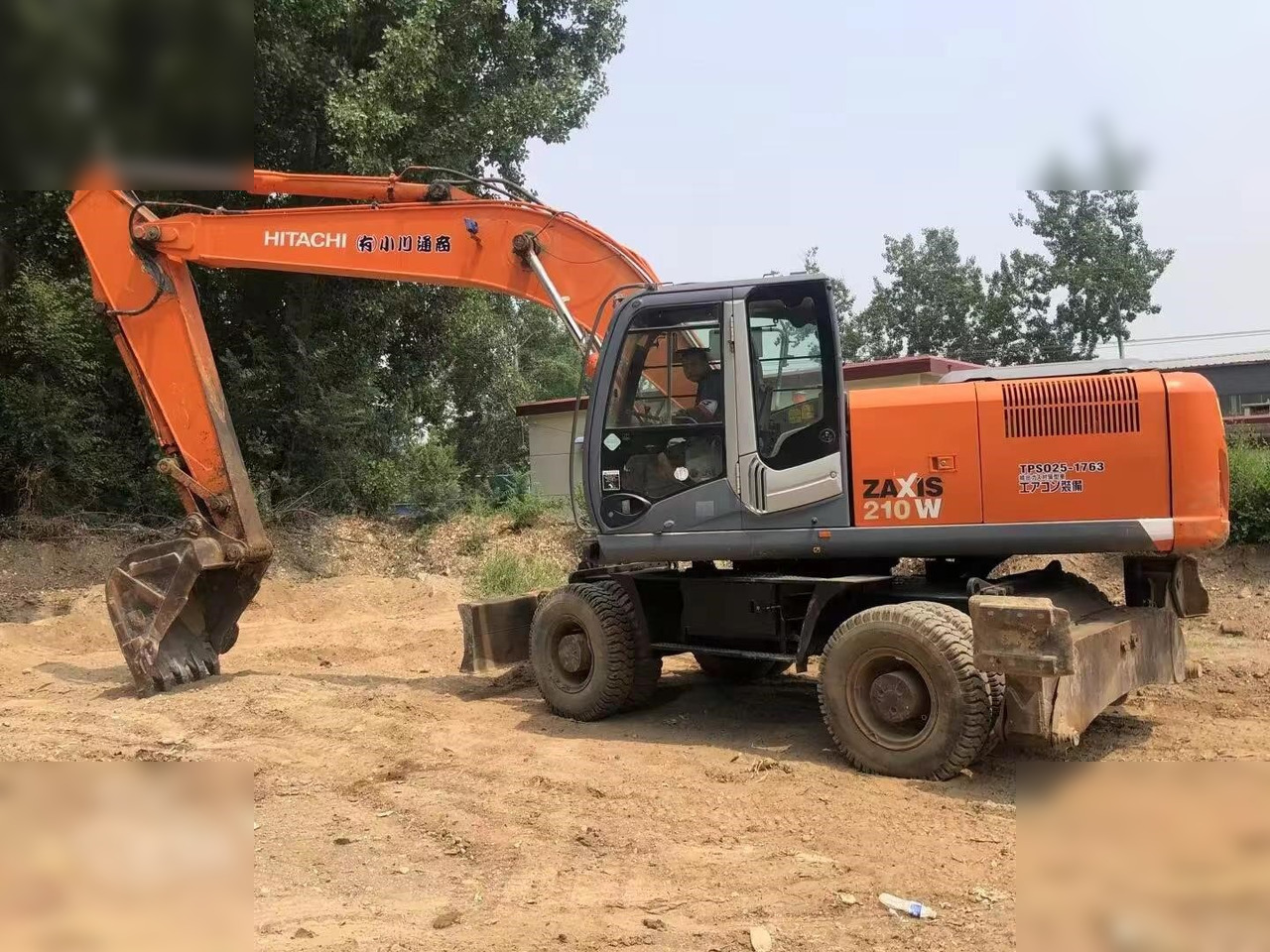 HITACHI ZX210W - Колёсный экскаватор: фото 1 HITACHI ZX210W - Колёсный экскаватор: фото 1