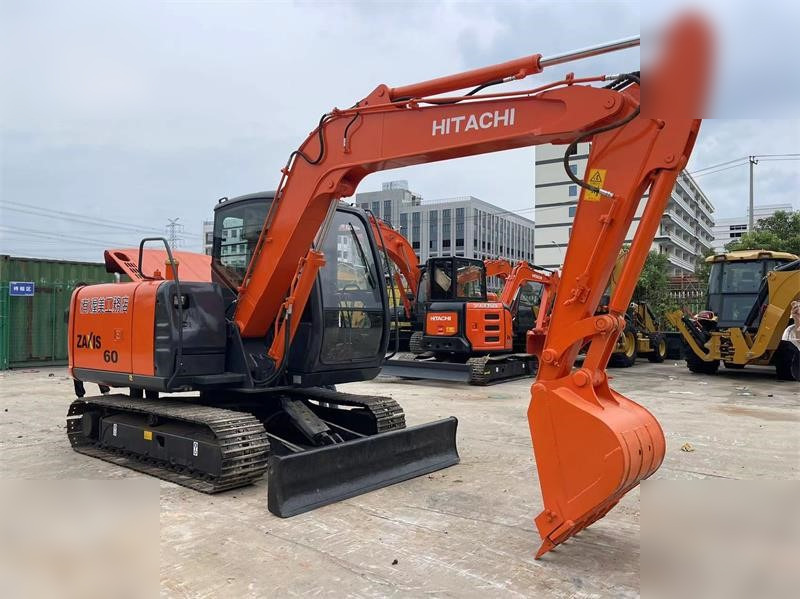 HITACHI ZX60 - Гусеничный экскаватор: фото 2 HITACHI ZX60 - Гусеничный экскаватор: фото 2