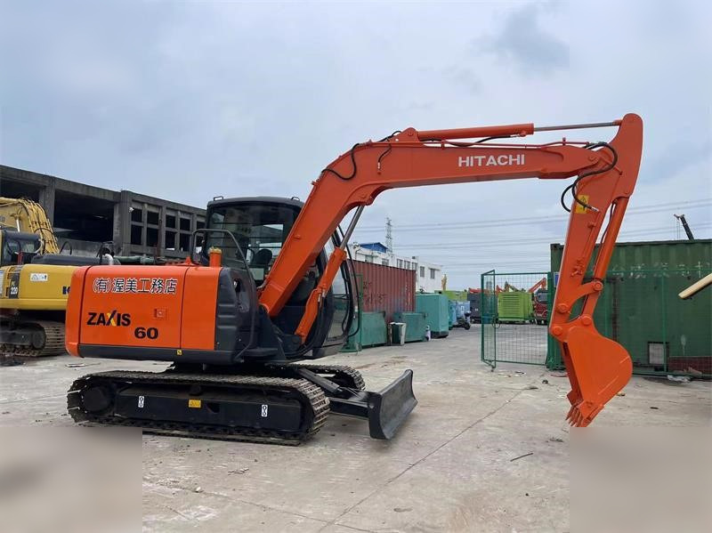 HITACHI ZX60 - Гусеничный экскаватор: фото 2 HITACHI ZX60 - Гусеничный экскаватор: фото 2