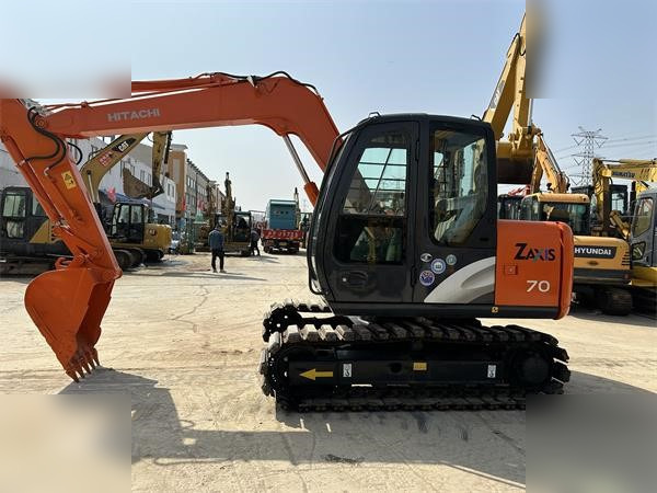 HITACHI ZX70 - Гусеничный экскаватор: фото 1 HITACHI ZX70 - Гусеничный экскаватор: фото 1